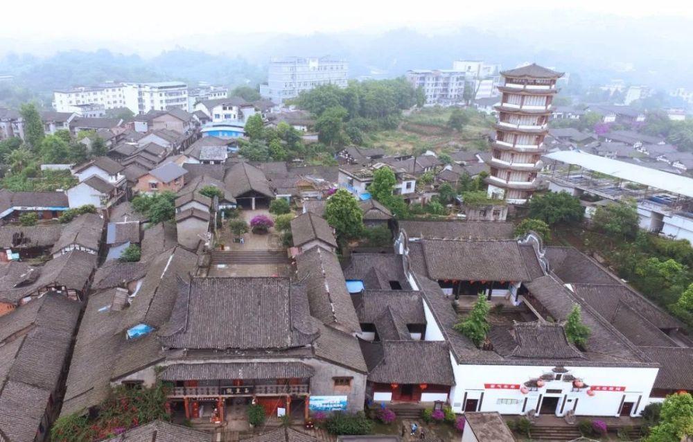拆迁垃圾留楼间，究竟谁来管？